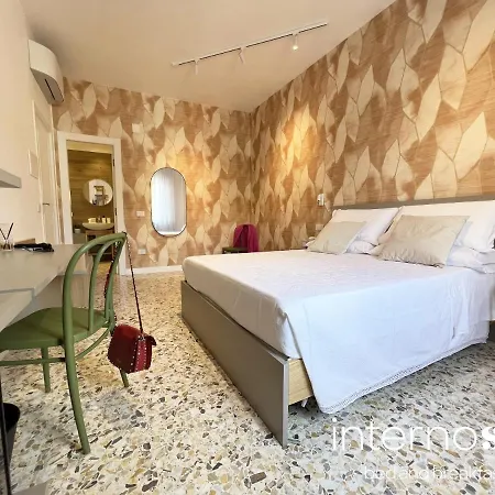 Interno Sei